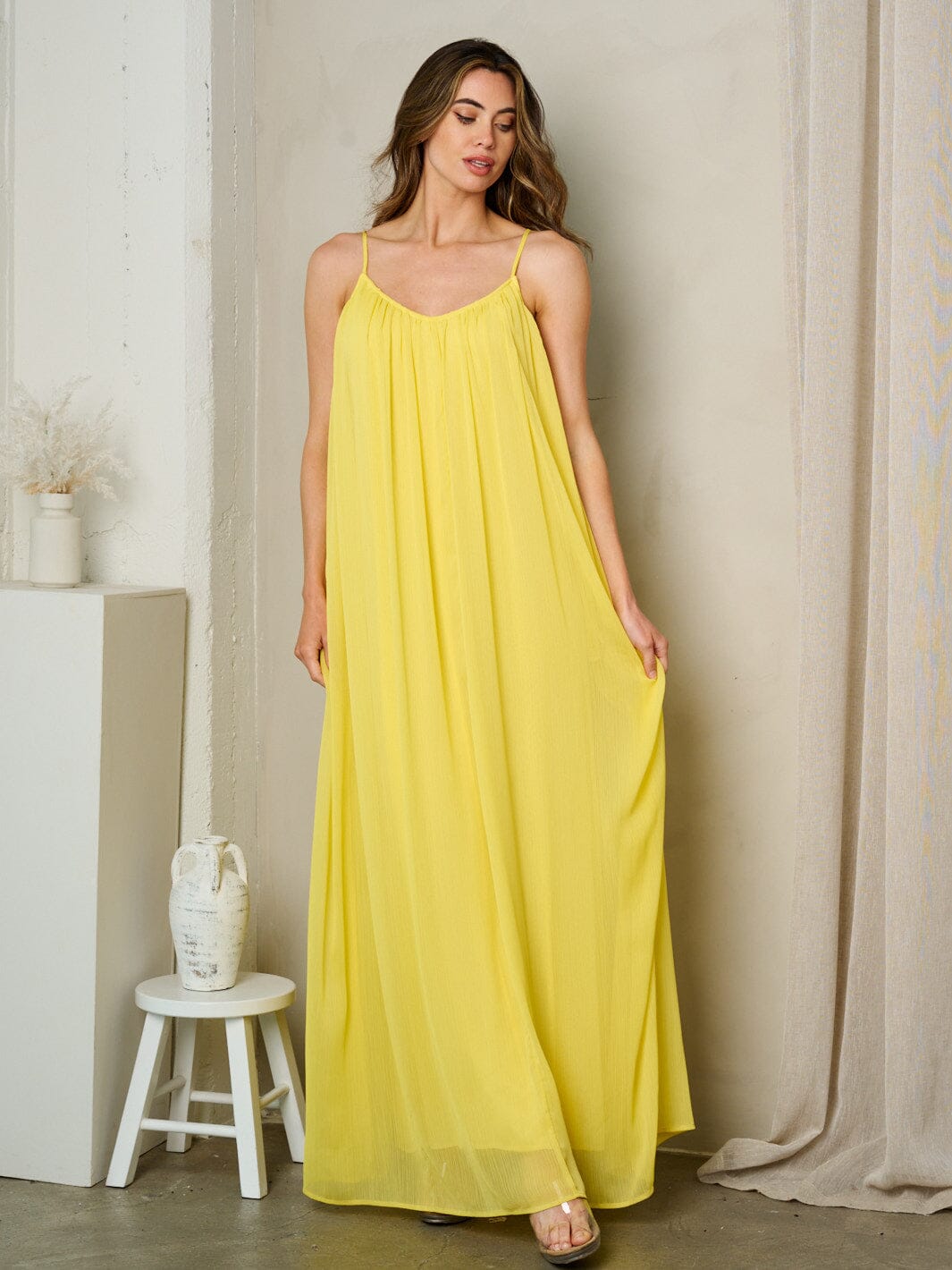 WOMEN'S SLEEVELESS V-NECK SOLID MAXI DRESS