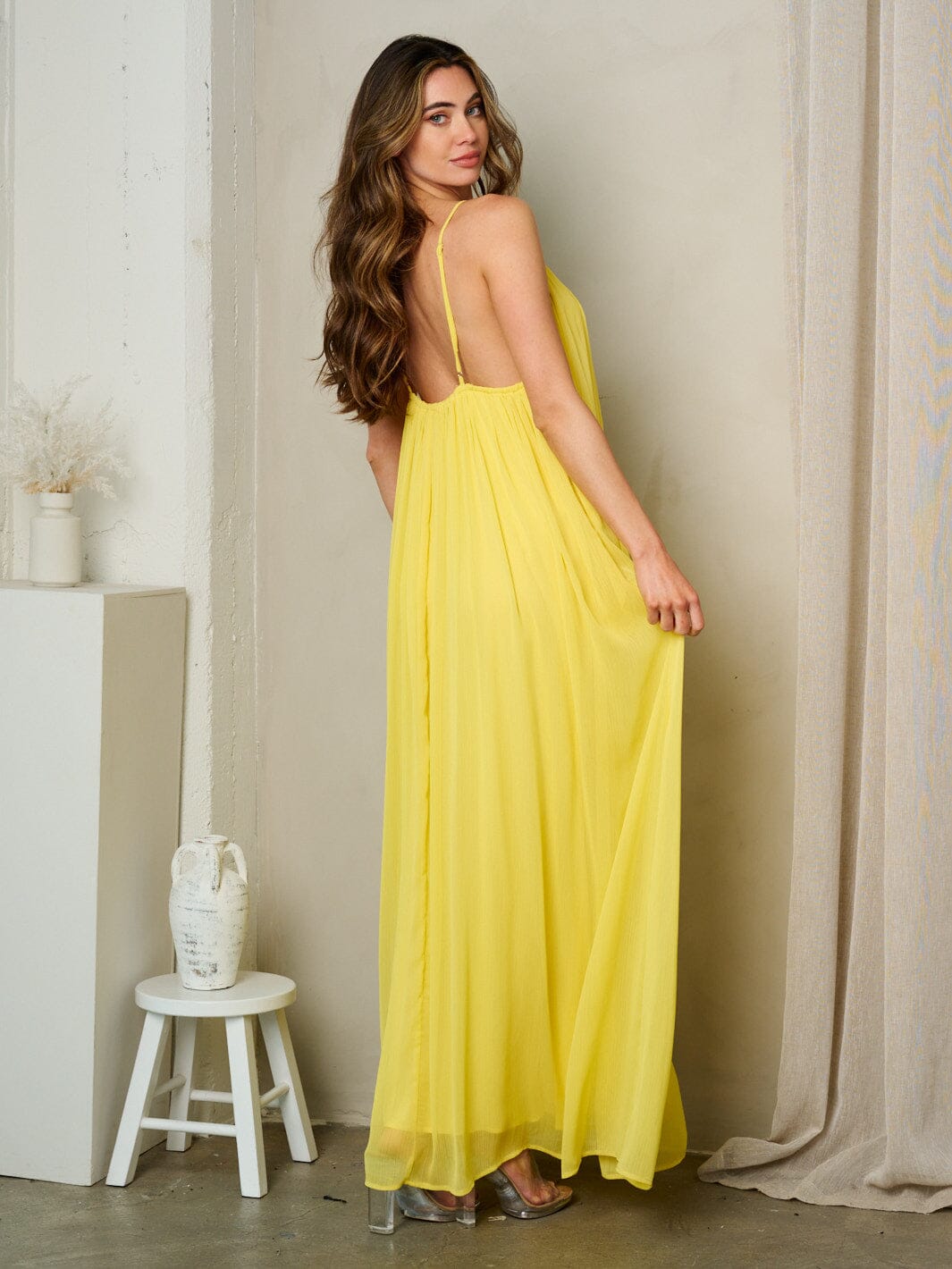 WOMEN'S SLEEVELESS V-NECK SOLID MAXI DRESS