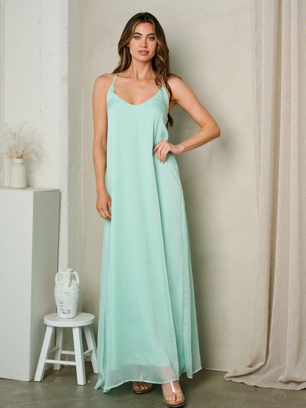 WOMEN'S SLEEVELESS V-NECK OPEN BACK MAXI DRESS