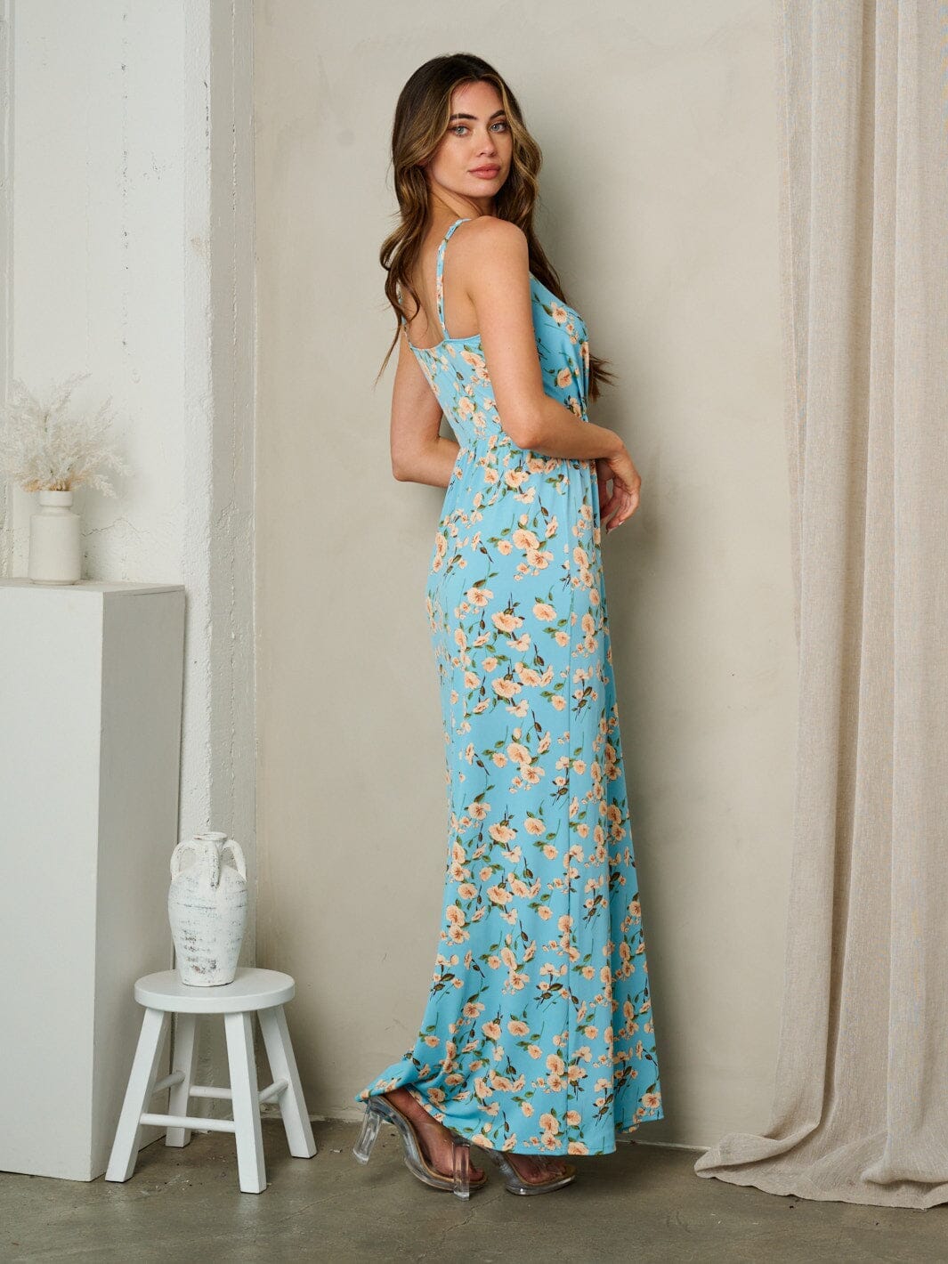 WOMEN'S SLEEVELESS V-NECK FLORAL MAXI DRESS