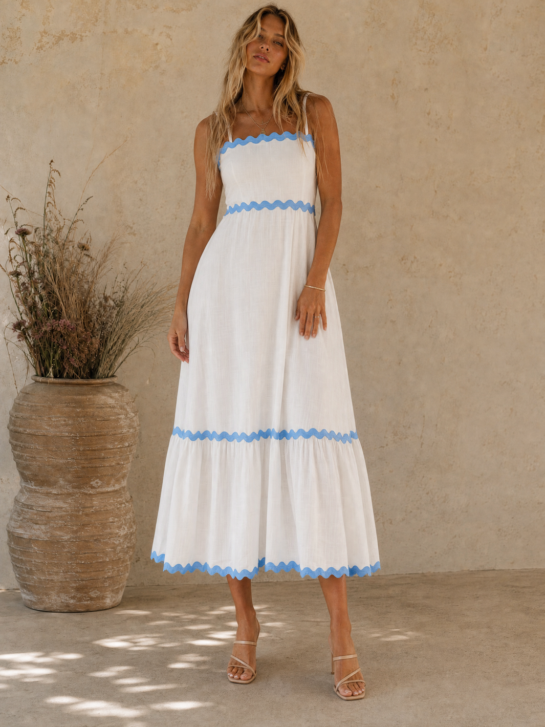 WOMEN'S SLEEVELESS SMOCK BACK TRIM DETAILED MAXI DRESS