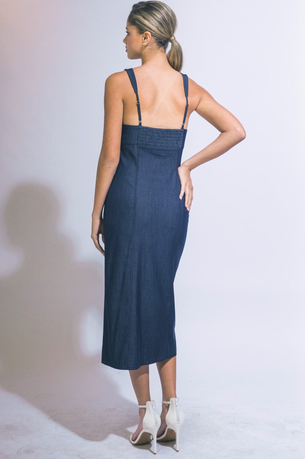 WOMEN'S SLEEVELESS BUTTON DETAILED SMOCK MIDI DRESS
