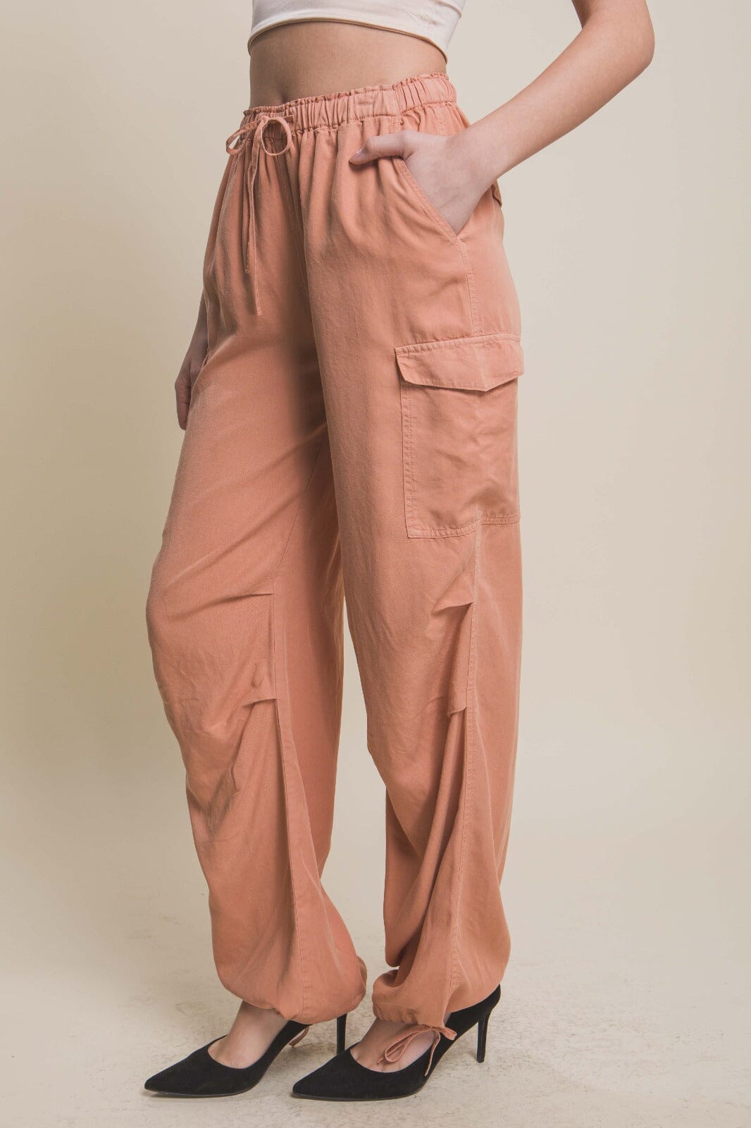 WOMEN'S ELASTIC WAIST SELF TIE CARGO POCKETS ADJUSTABLE LEG PANTS