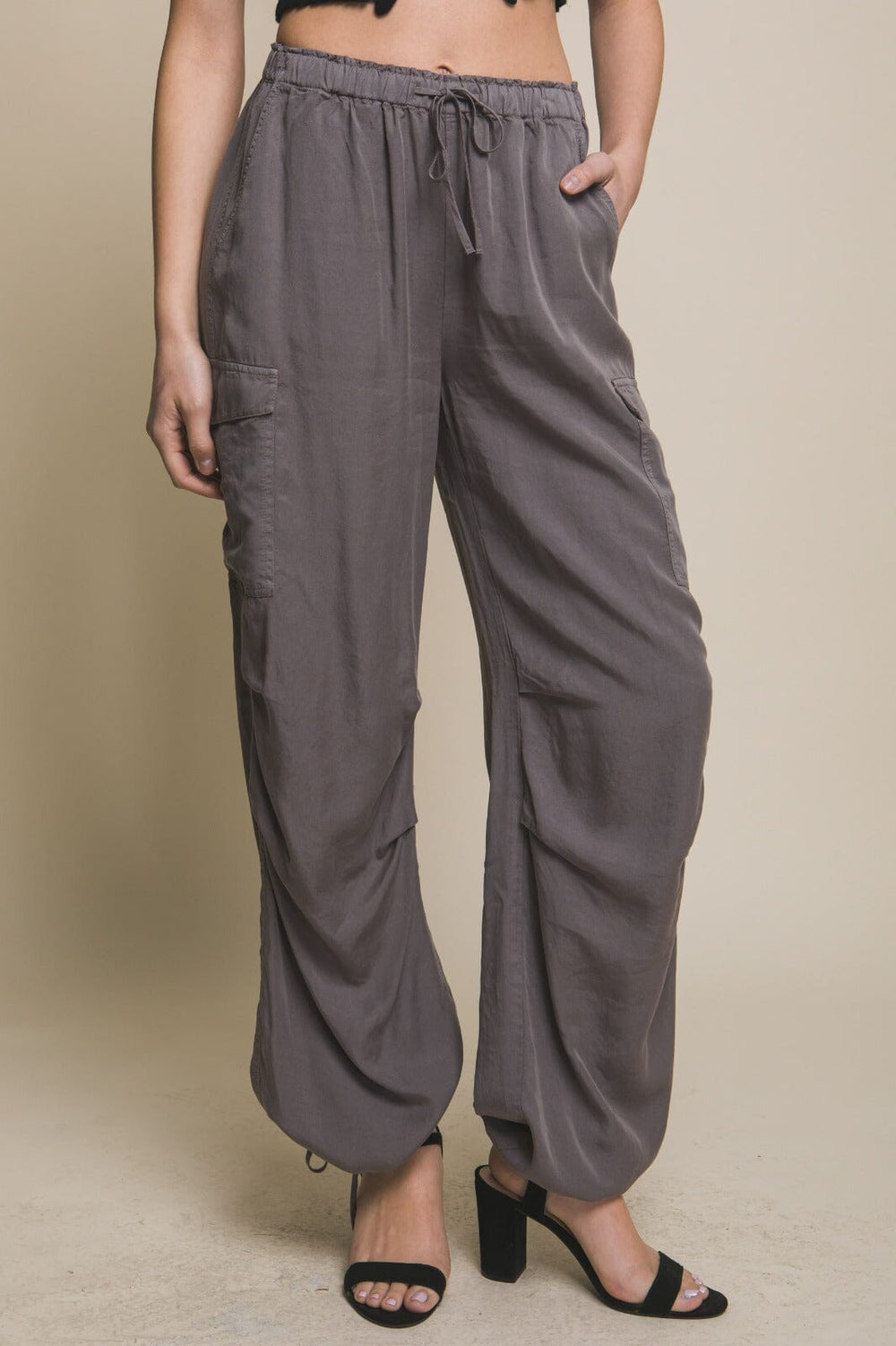 WOMEN'S ELASTIC WAIST SELF TIE CARGO POCKETS ADJUSTABLE LEG PANTS