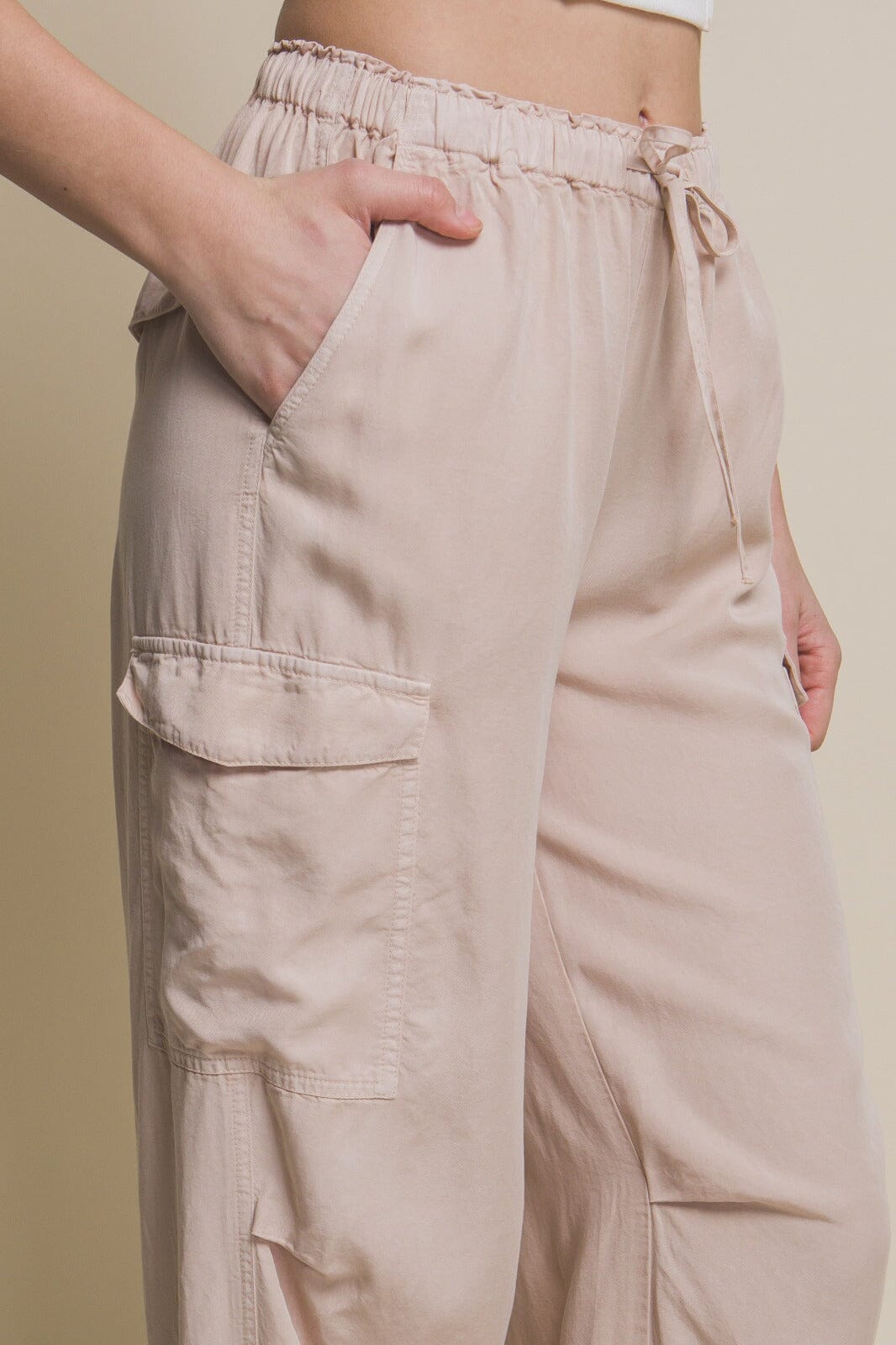 WOMEN'S ELASTIC WAIST SELF TIE CARGO POCKETS ADJUSTABLE LEG PANTS