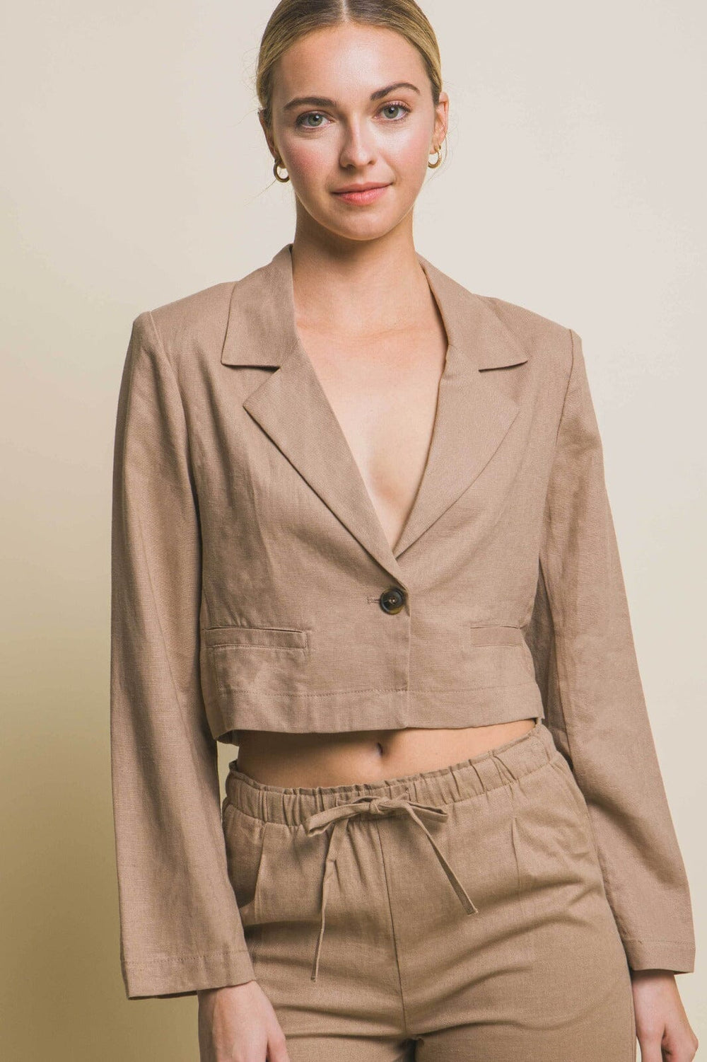 WOMEN'S LONG SLEEVE BUTTON CLOSURE BLAZER