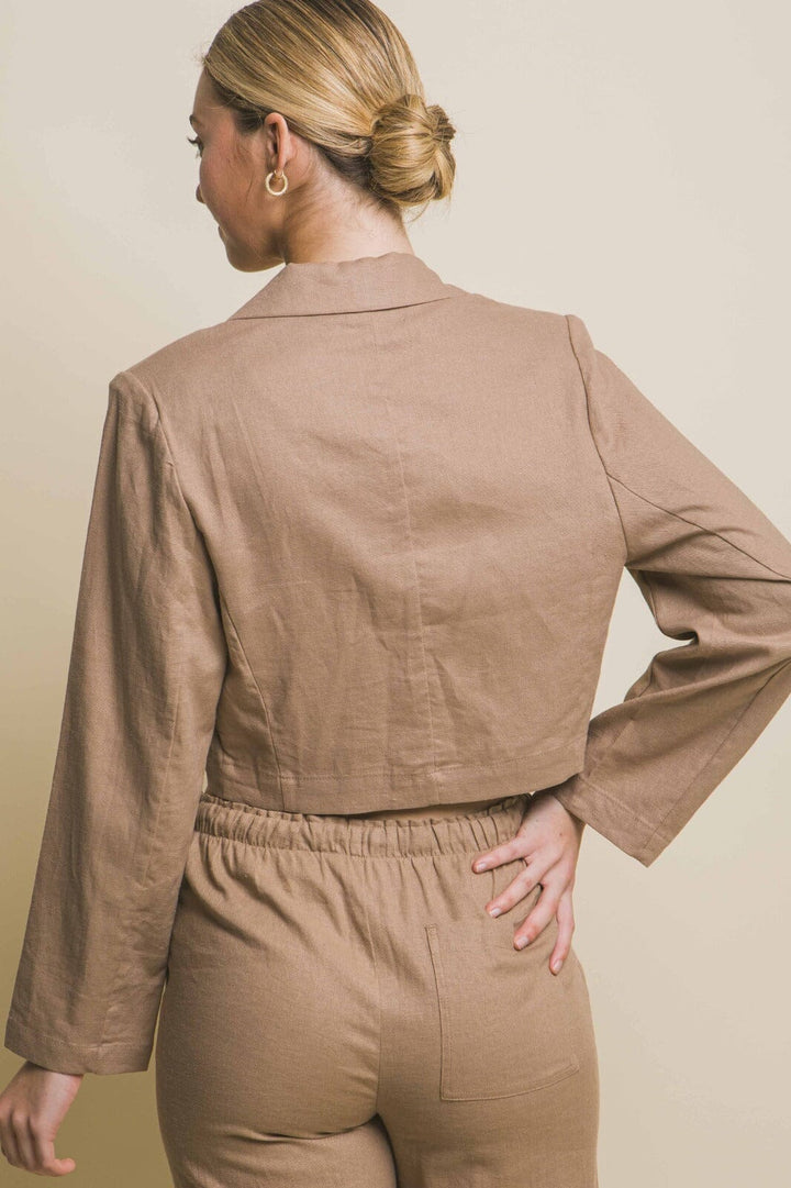 WOMEN'S LONG SLEEVE BUTTON CLOSURE BLAZER