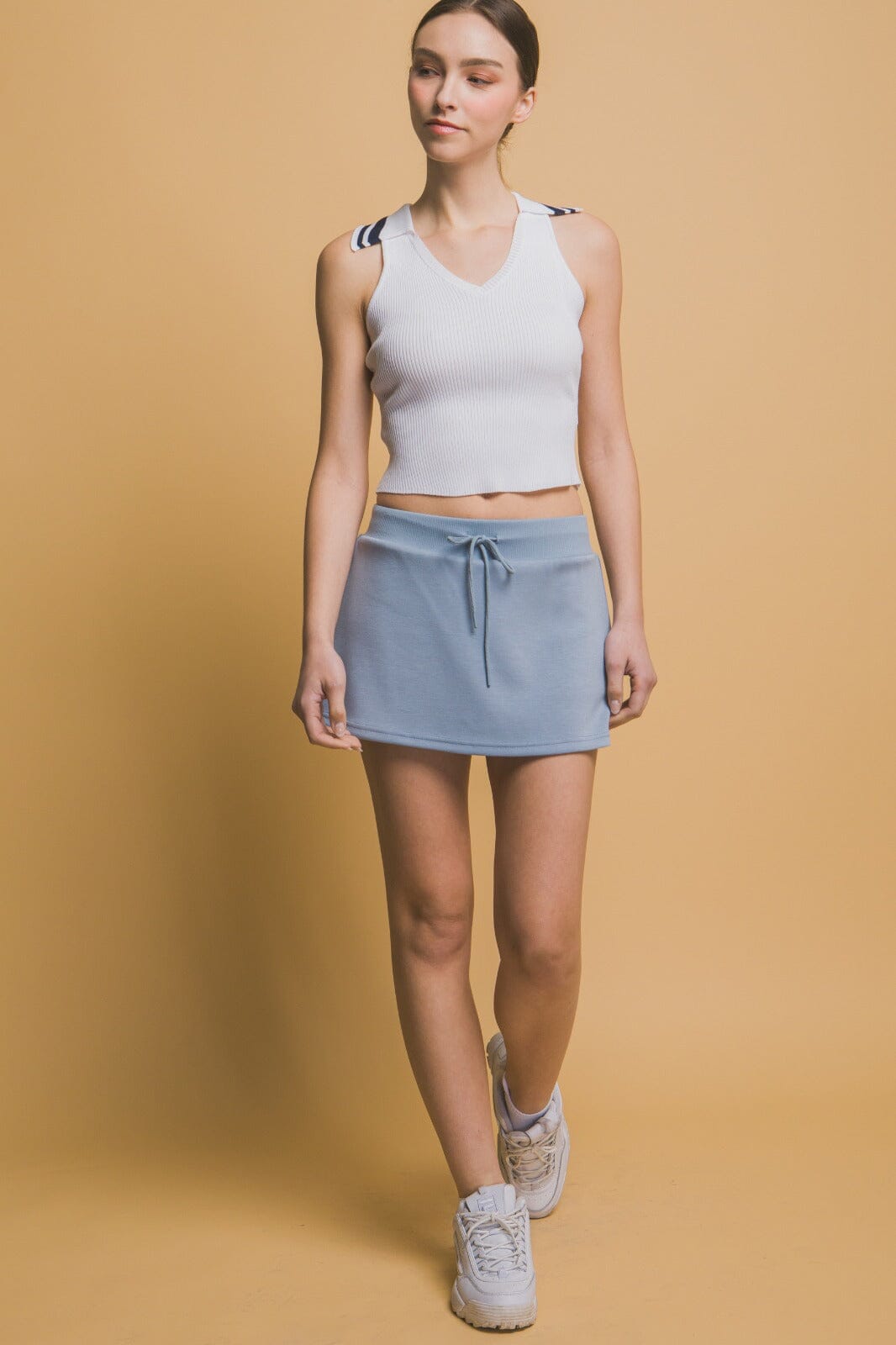 WOMEN'S SLEEVELESS V-NECK RIBBED CROP TOP