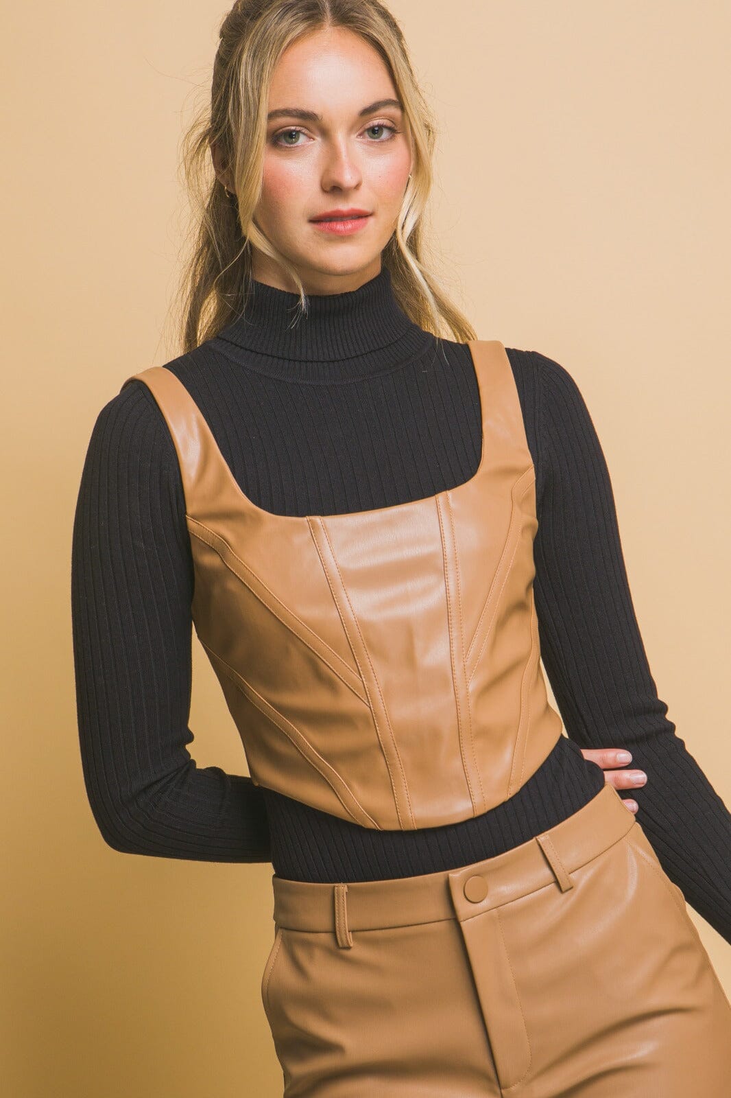 WOMEN'S SLEEVELESS ZIP UP PU PLEATHER CROP TOP