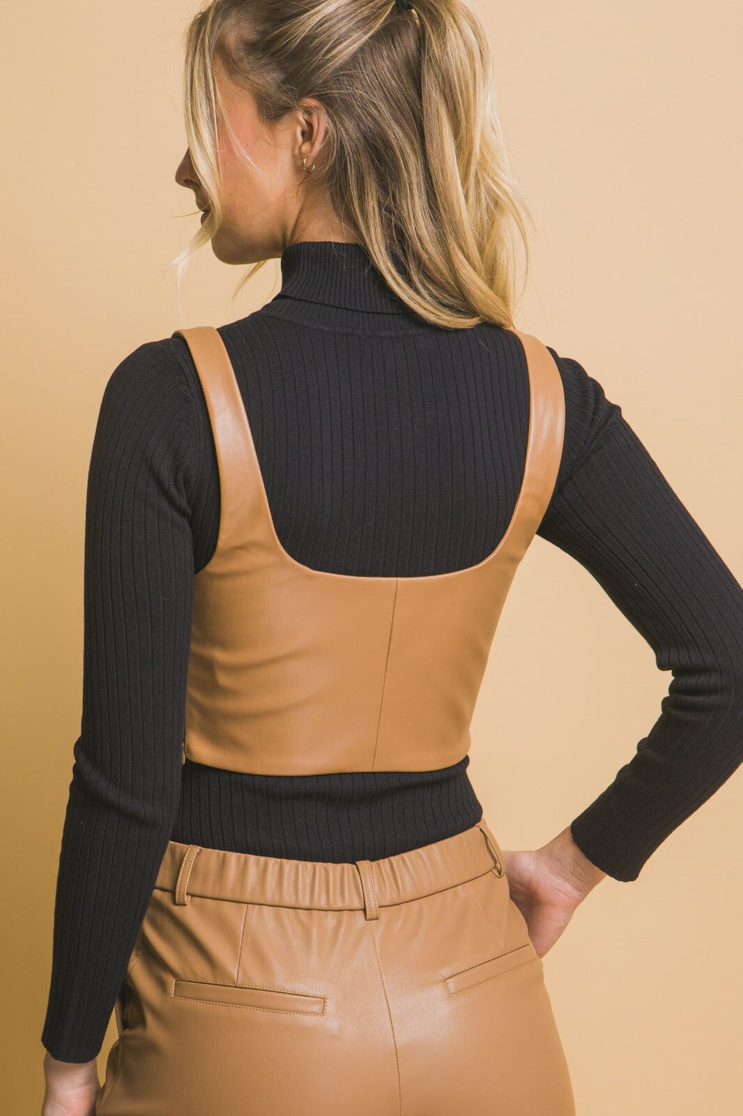 WOMEN'S SLEEVELESS ZIP UP PU PLEATHER CROP TOP