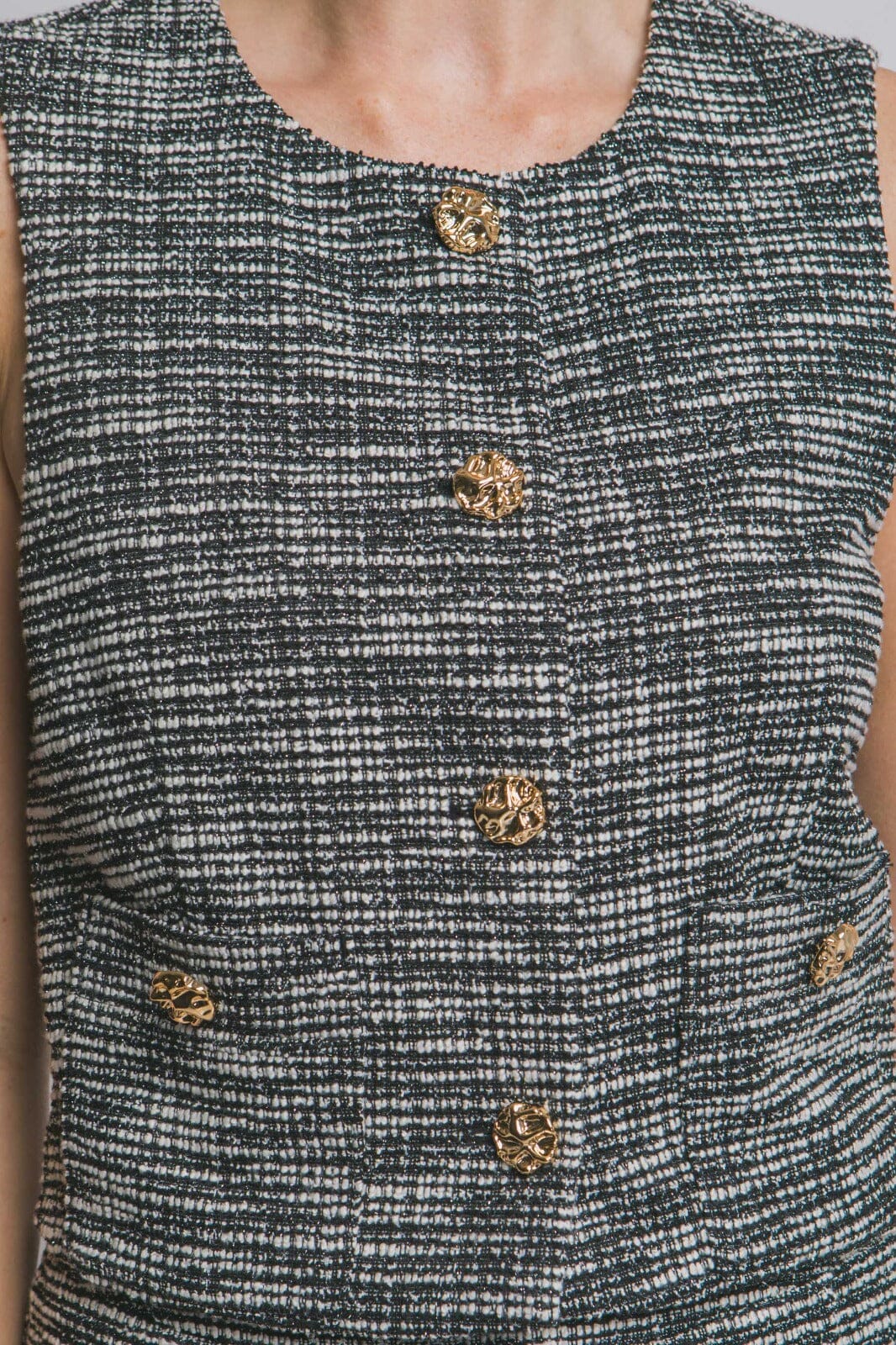 WOMEN'S SLEEVELESS BUTTON UP FRONT POCKETS BLOUSE