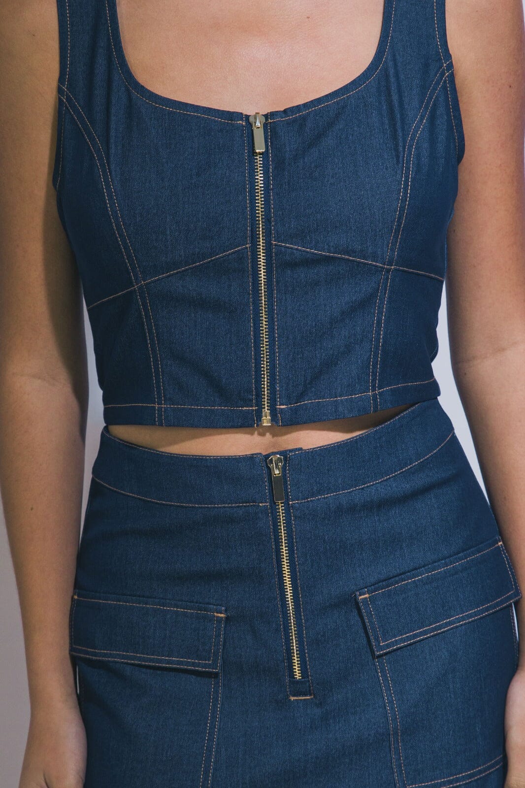 WOMEN'S SLEEVELESS ZIP UP TOP & ZIP UP MINI SKIRT CHAMBRAY 2PC. SET
