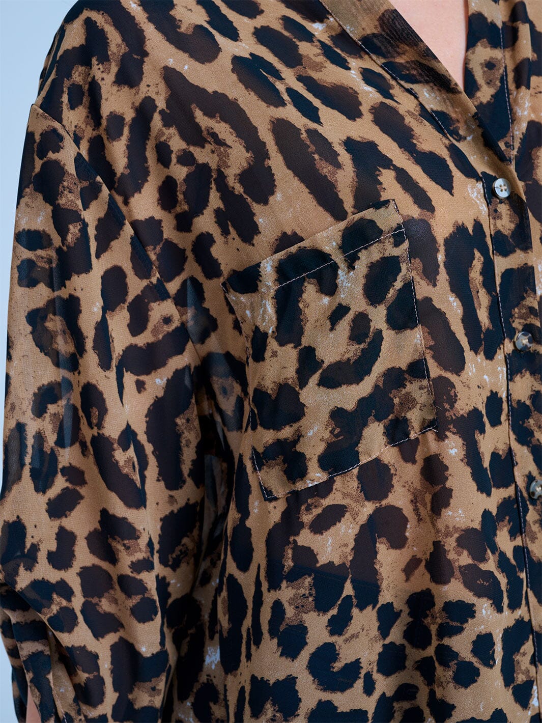 WOMEN'S LONG SLEEVE BUTTON CLOSURE FRONT POCKETS HIGH-LOW ANIMAL PRINT TOP