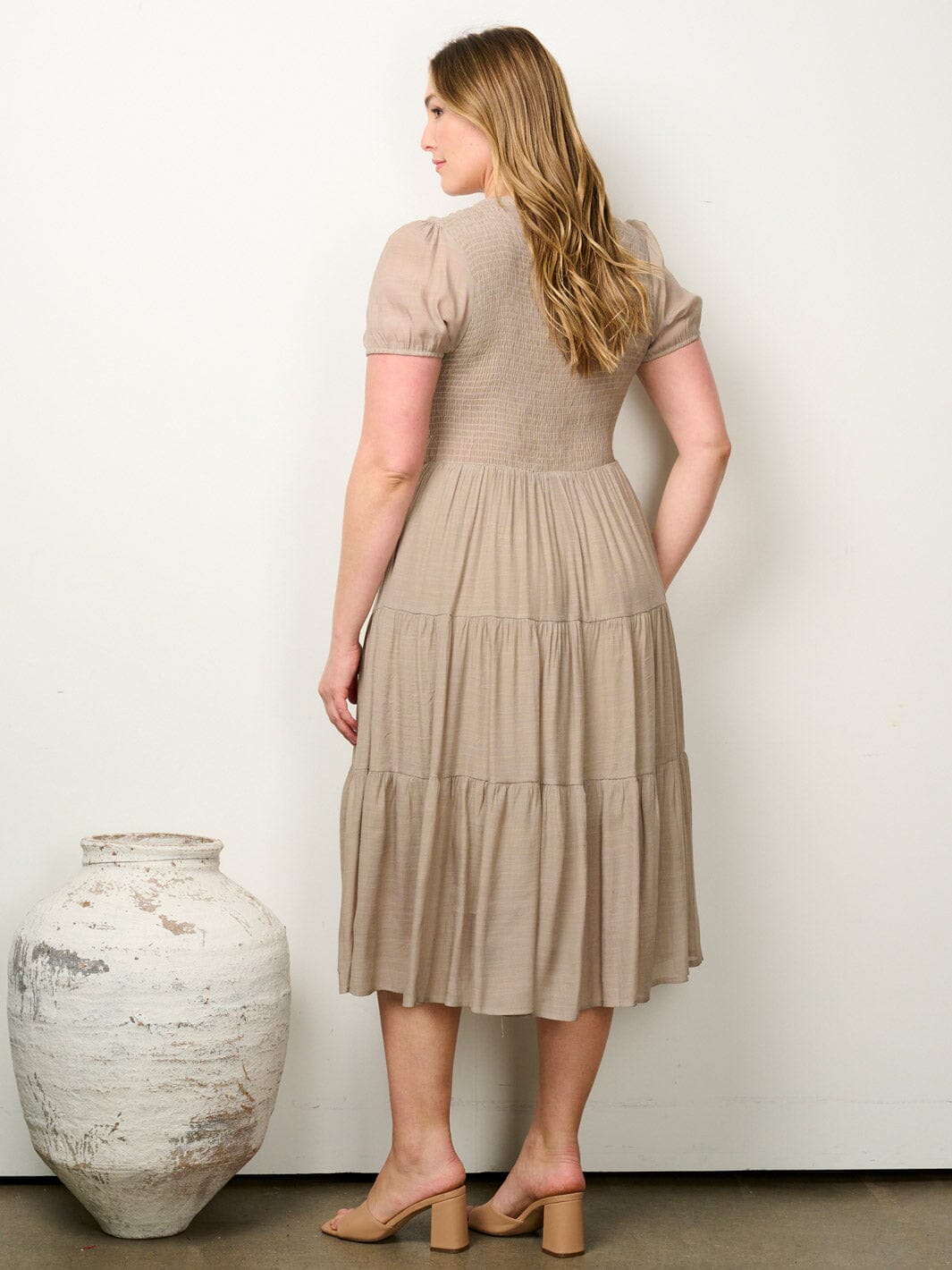 PLUS SIZE SHORT PUFF SLEEVE SMOCK TIERED MIDI DRESS