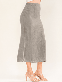 WOMEN'S ZIPPER CLOSURE BACK SLIT PLEATED MIDI SKIRT