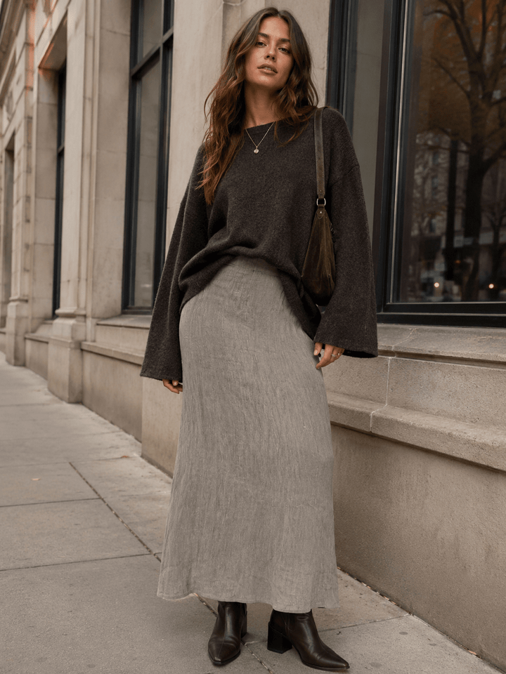 WOMEN'S ZIPPER CLOSURE BACK SLIT PLEATED MIDI SKIRT