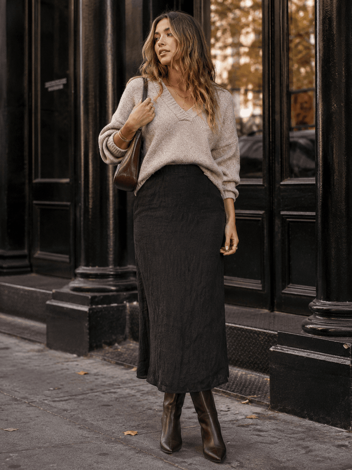 WOMEN'S ZIPPER CLOSURE BACK SLIT PLEATED MIDI SKIRT