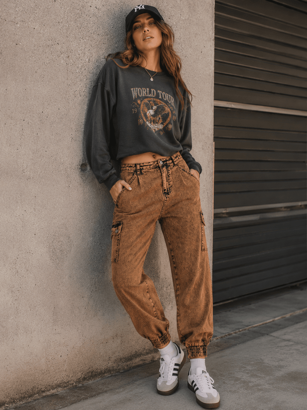 WOMEN'S BUTTON CLOSURE FRONT POCKETS WASHED JOGGER DENIM PANTS