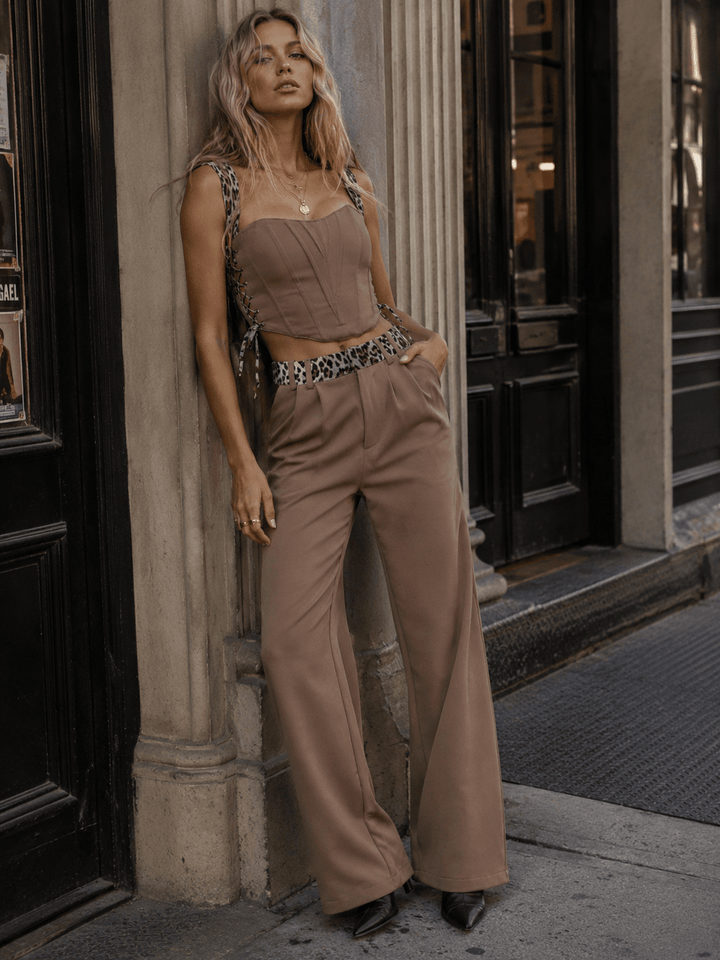 WOMEN'S SLEEVELESS CROP TOP & BUTTON CLOSURE POCKETS STRAIGHT LEG PANTS ANIMAL PRINT DETAILED 2PC. SET