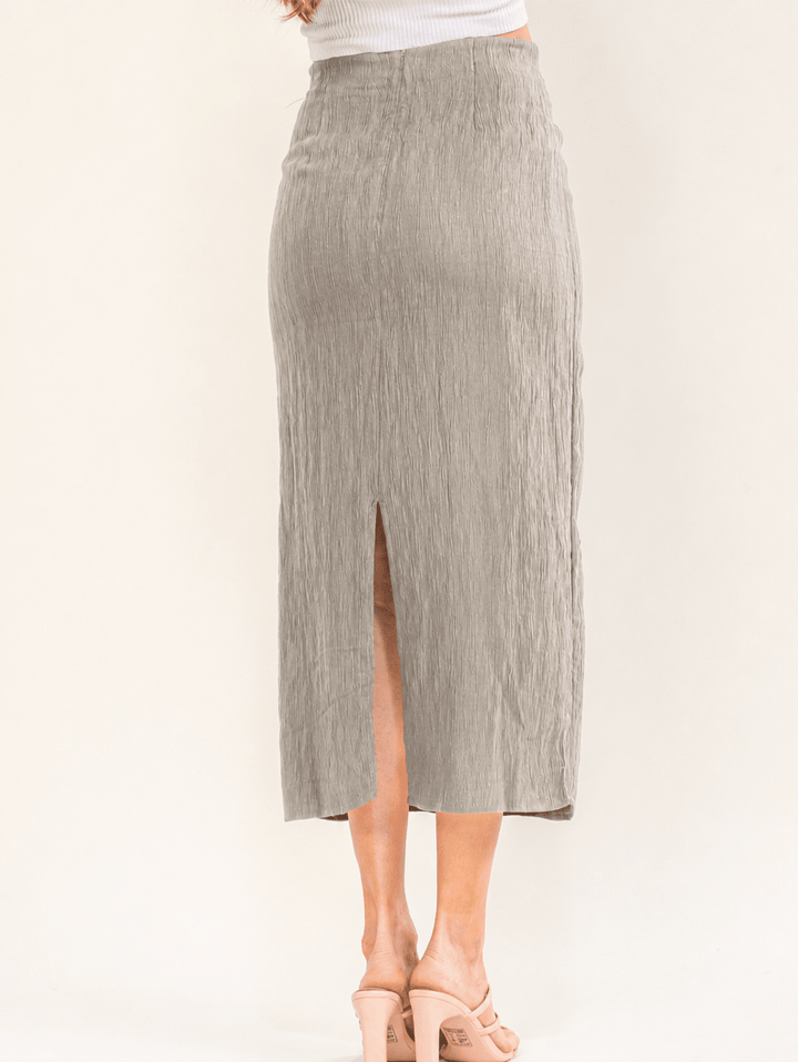 WOMEN'S ZIPPER CLOSURE BACK SLIT PLEATED MIDI SKIRT