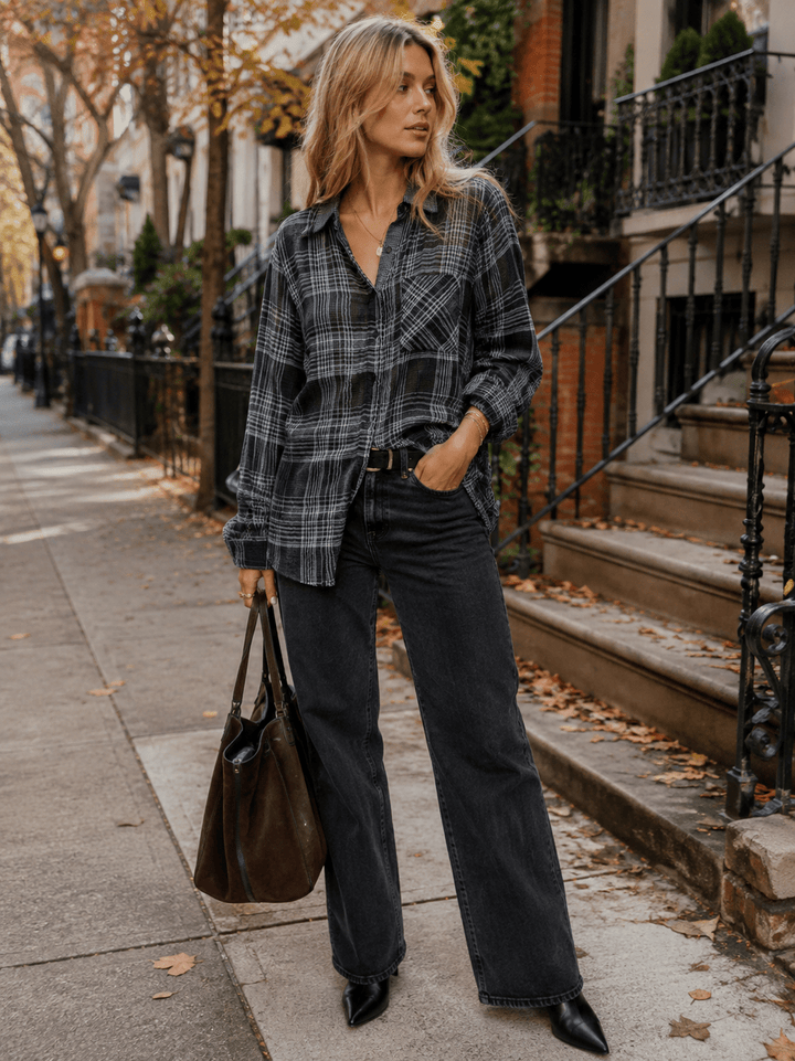 WOMEN'S LONG SLEEVE BUTTON UP FRONT POCKET PLAID SHIRT
