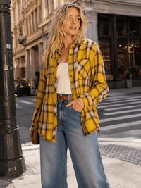 WOMEN'S LONG SLEEVE FRONT POCKET BUTTON UP PLAID SHIRT