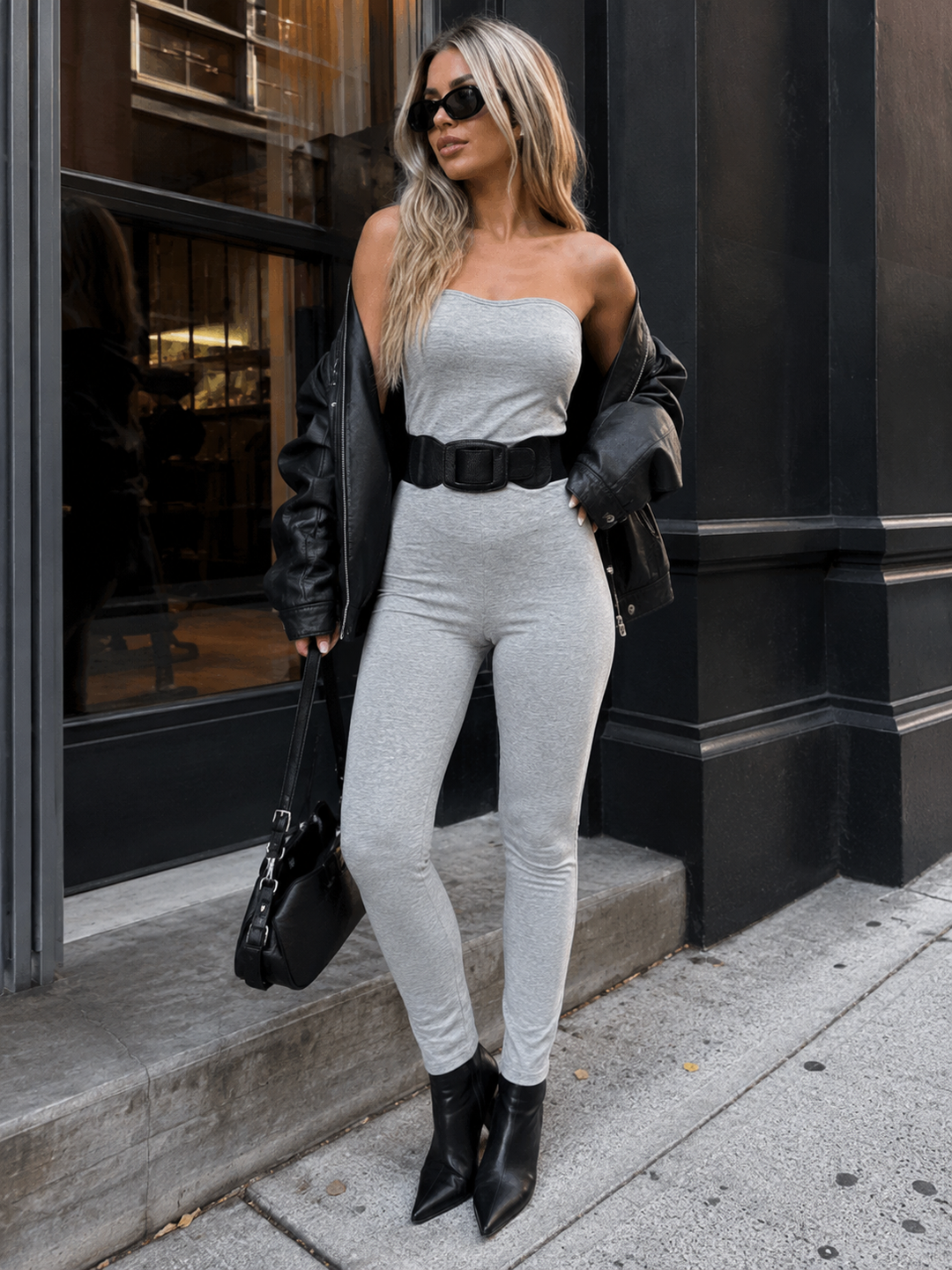 WOMEN'S SLEEVELESS BELTED SOLID SKINNY LEG JUMPSUIT