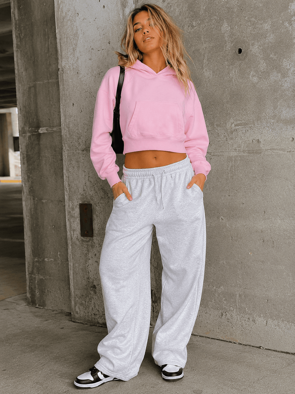 WOMEN'S LONG SLEEVE FRONT POCKET HOODED PULLOVER SWEATER