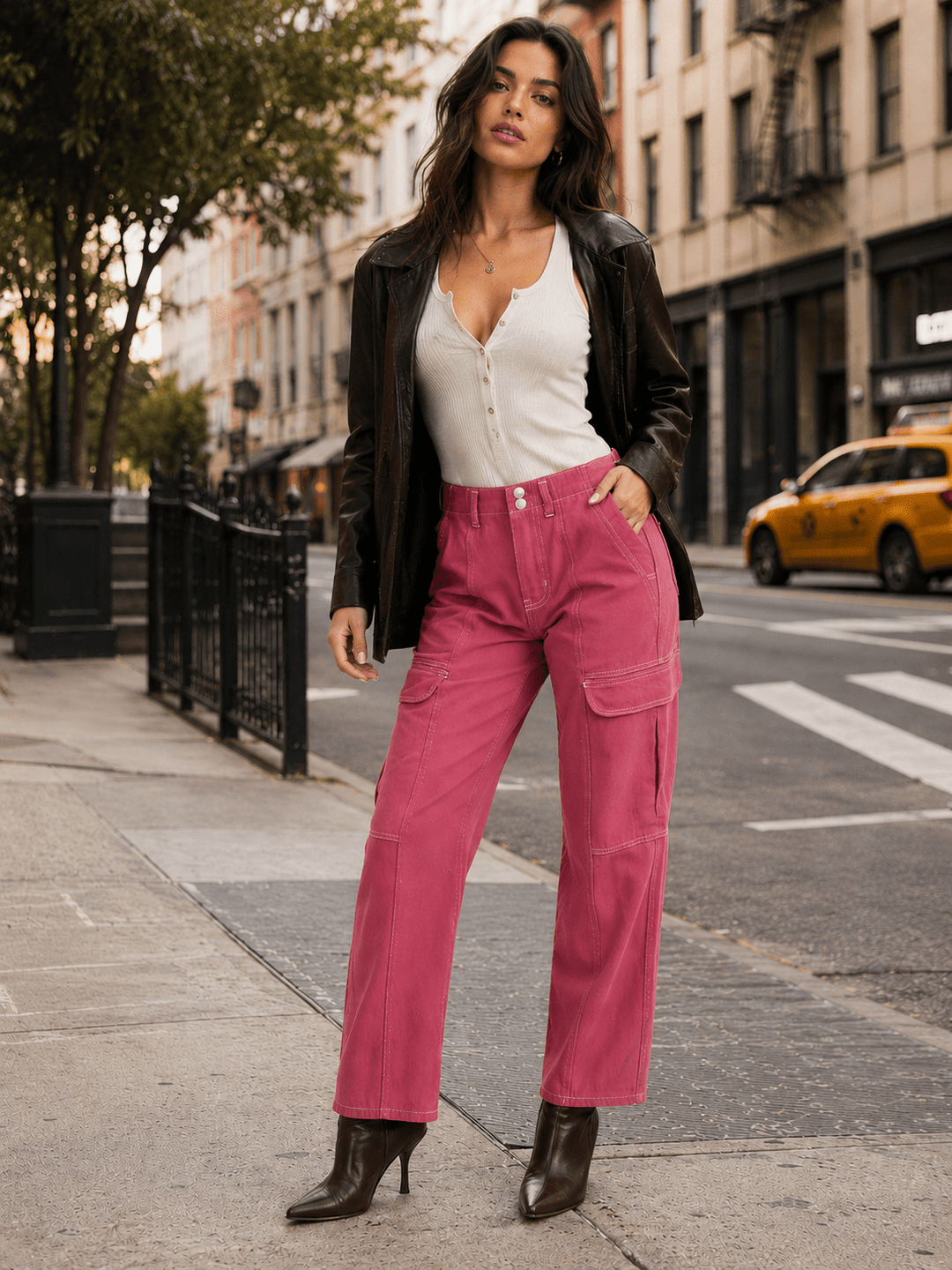 WOMEN'S BUTTON CLOSURE CARGO POCKETS WIDE LEG DENIM PANTS