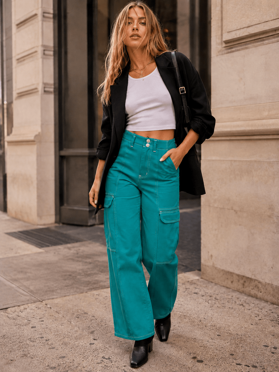 WOMEN'S BUTTON CLOSURE CARGO POCKETS WIDE LEG DENIM PANTS