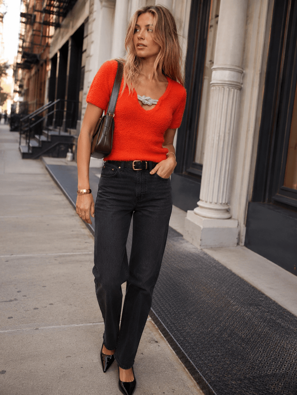 WOMEN'S SHORT SLEEVE V-NECK FUZZY DETAILED TOP