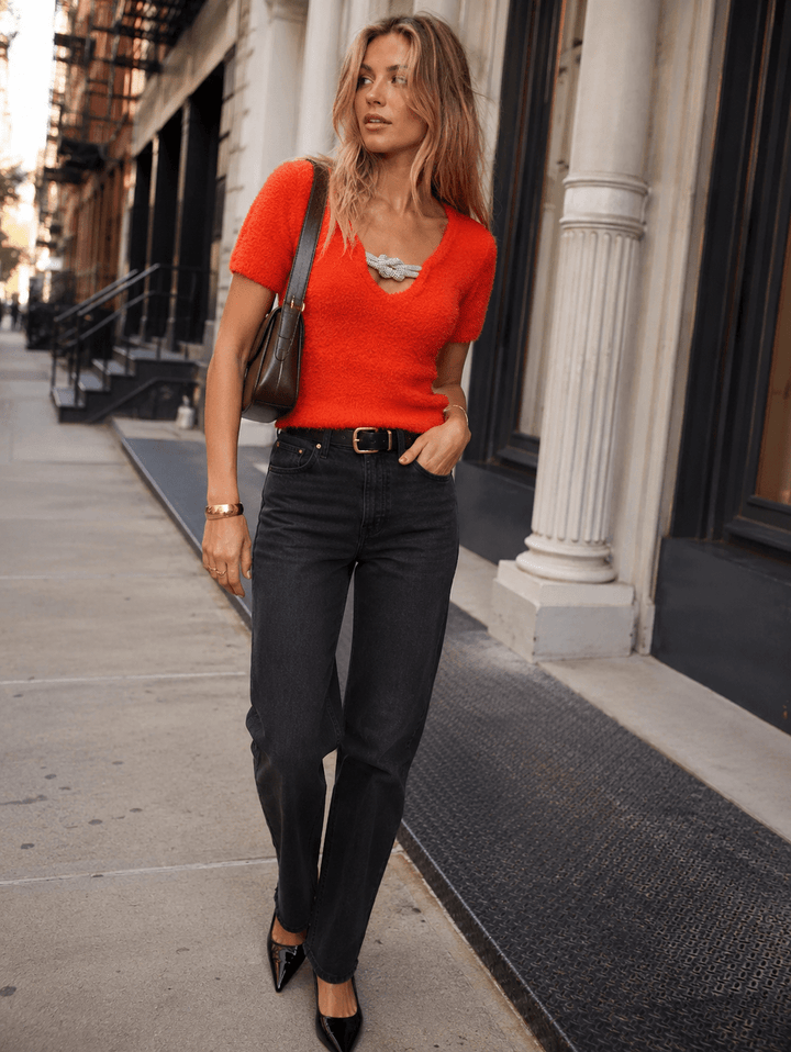 WOMEN'S SHORT SLEEVE V-NECK FUZZY DETAILED TOP