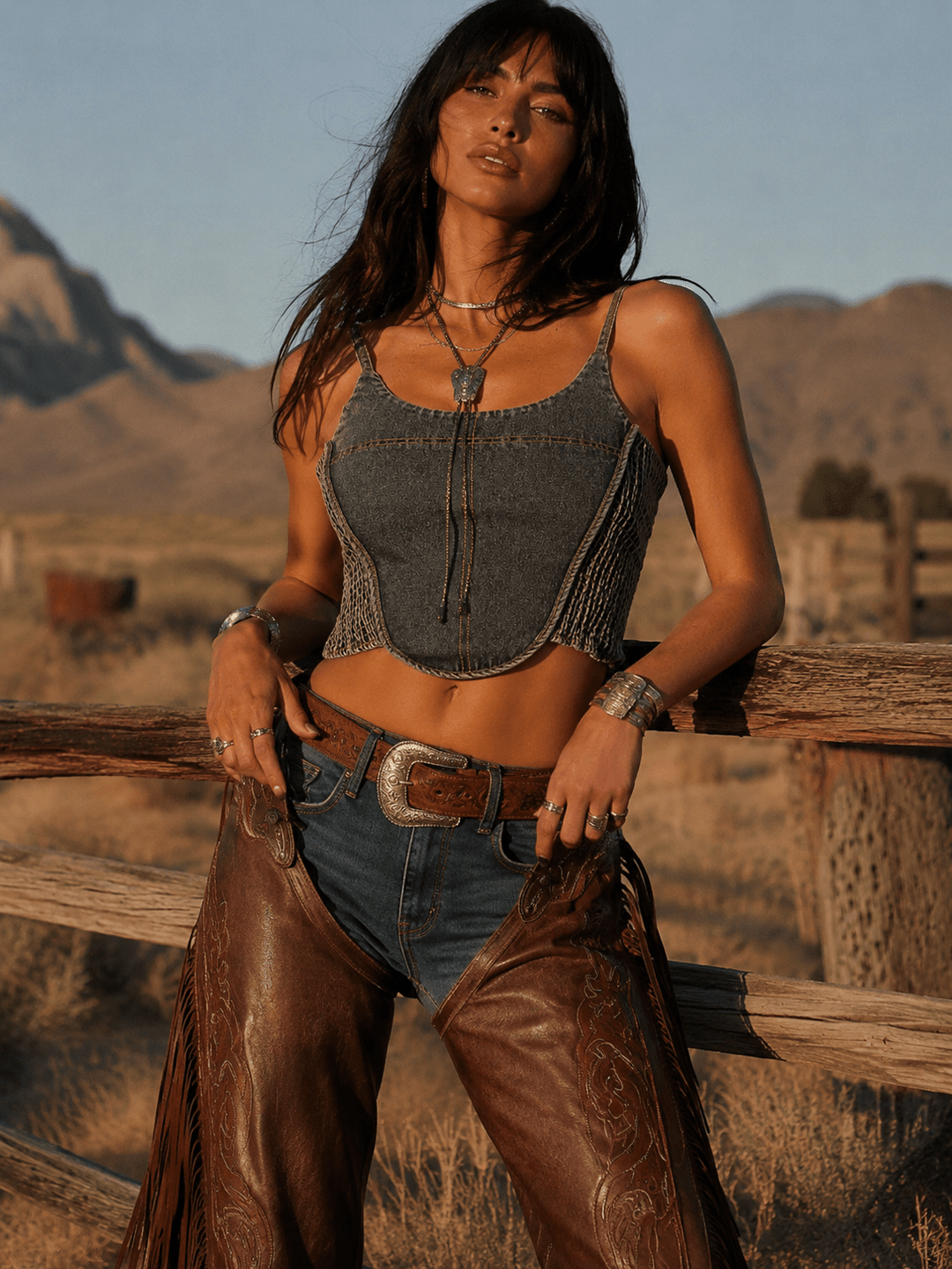 WOMEN'S SLEEVELESS SMOCK WASHED STRETCHED DENIM CROP TOP