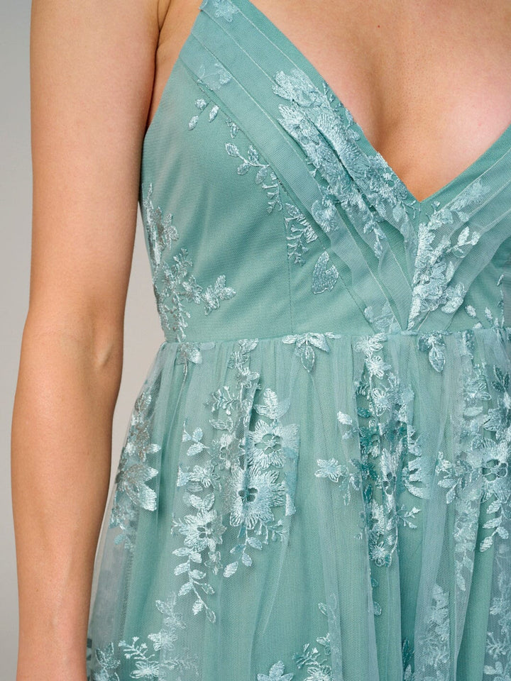 WOMEN'S SLEEVELESS V-NECK FLORAL DETAILED MAXI DRESS