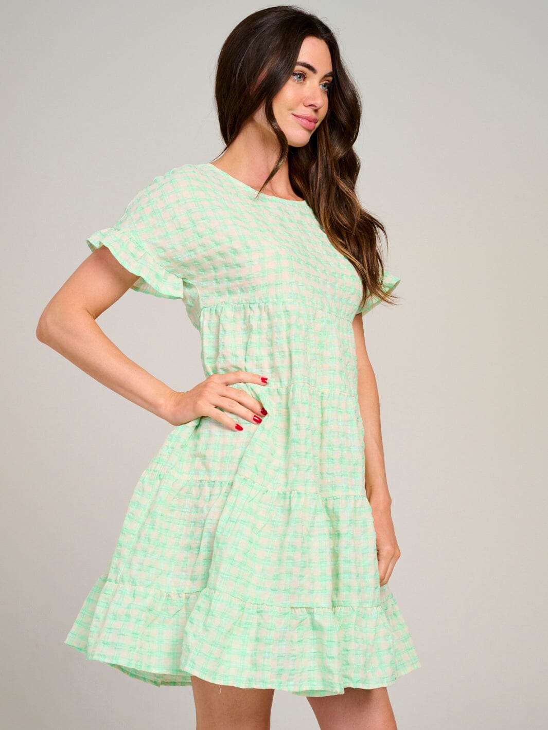 WOMEN'S SHORT SLEEVE TIERED LOOSE FIT PLAID MINI DRESS