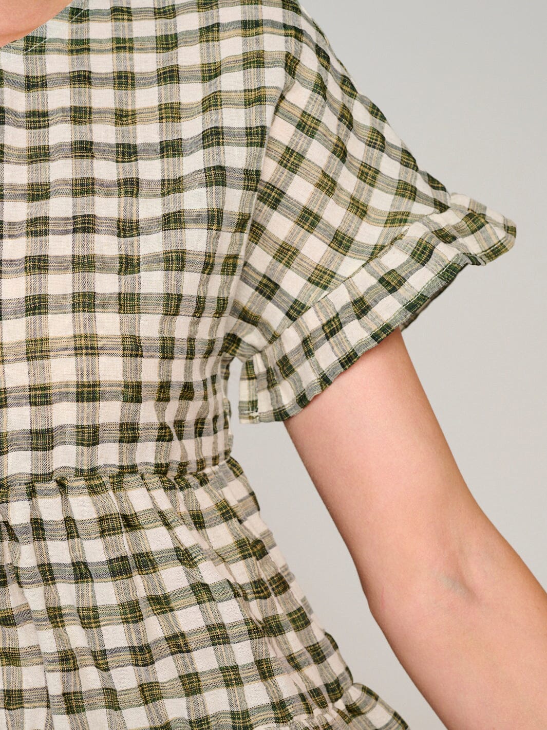 WOMEN'S SHORT SLEEVE TIERED LOOSE FIT PLAID MINI DRESS