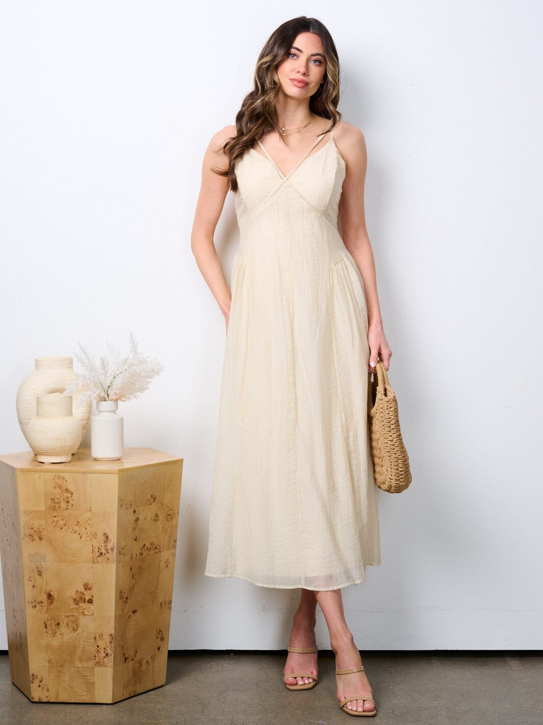 WOMEN'S SLEEVELESS V-NECK SOLID MAXI DRESS