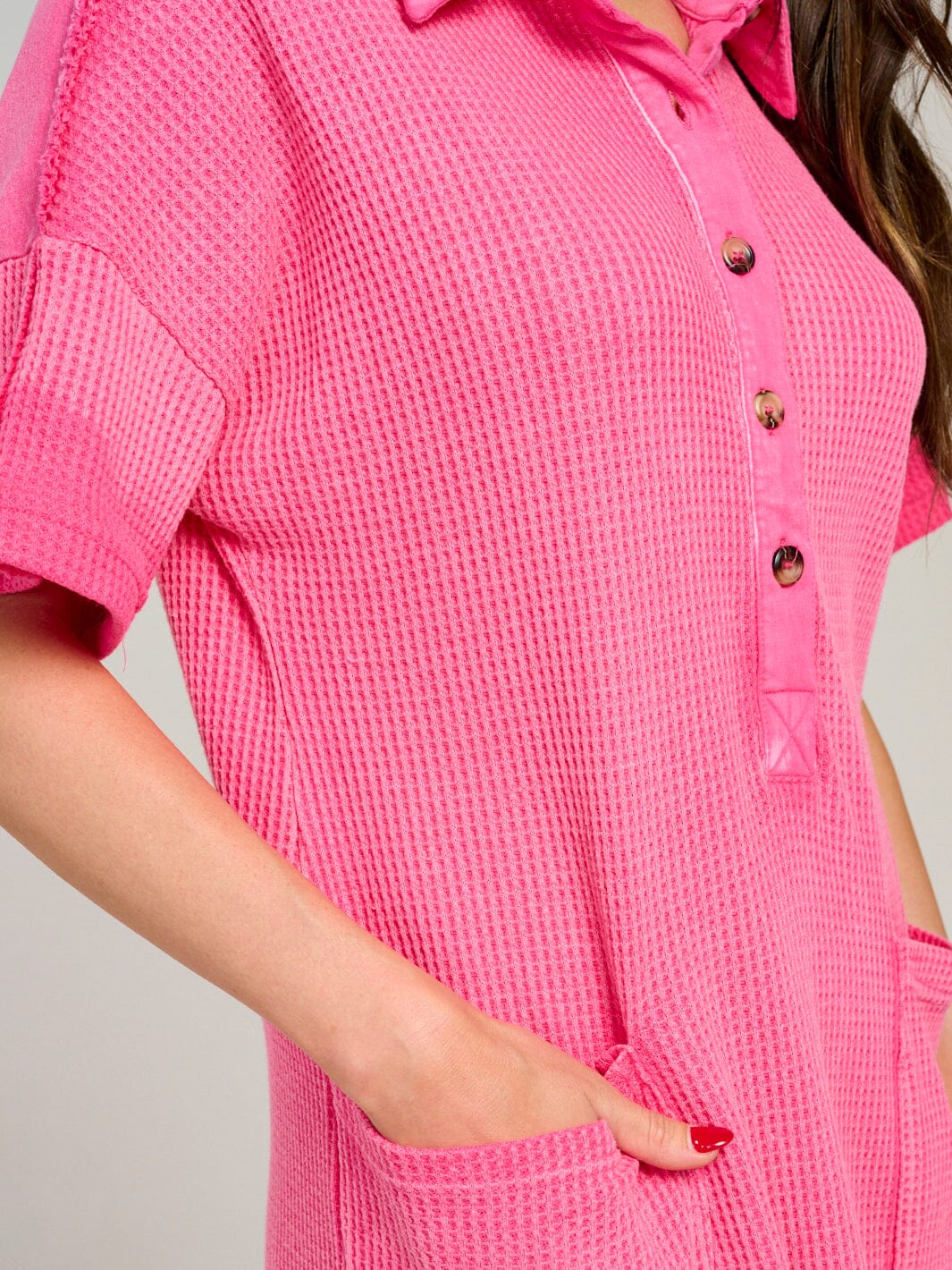WOMEN'S SHORT SLEEVE BUTTON UP FRONT POCKETS WASHED WAFFLE MINI DRESS