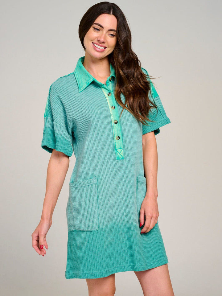 WOMEN'S SHORT SLEEVE BUTTON UP FRONT POCKETS WASHED WAFFLE MINI DRESS