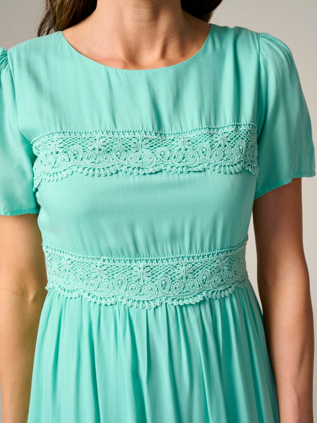 WOMEN'S SHORT SLEEVE DETAILED MIDI DRESS