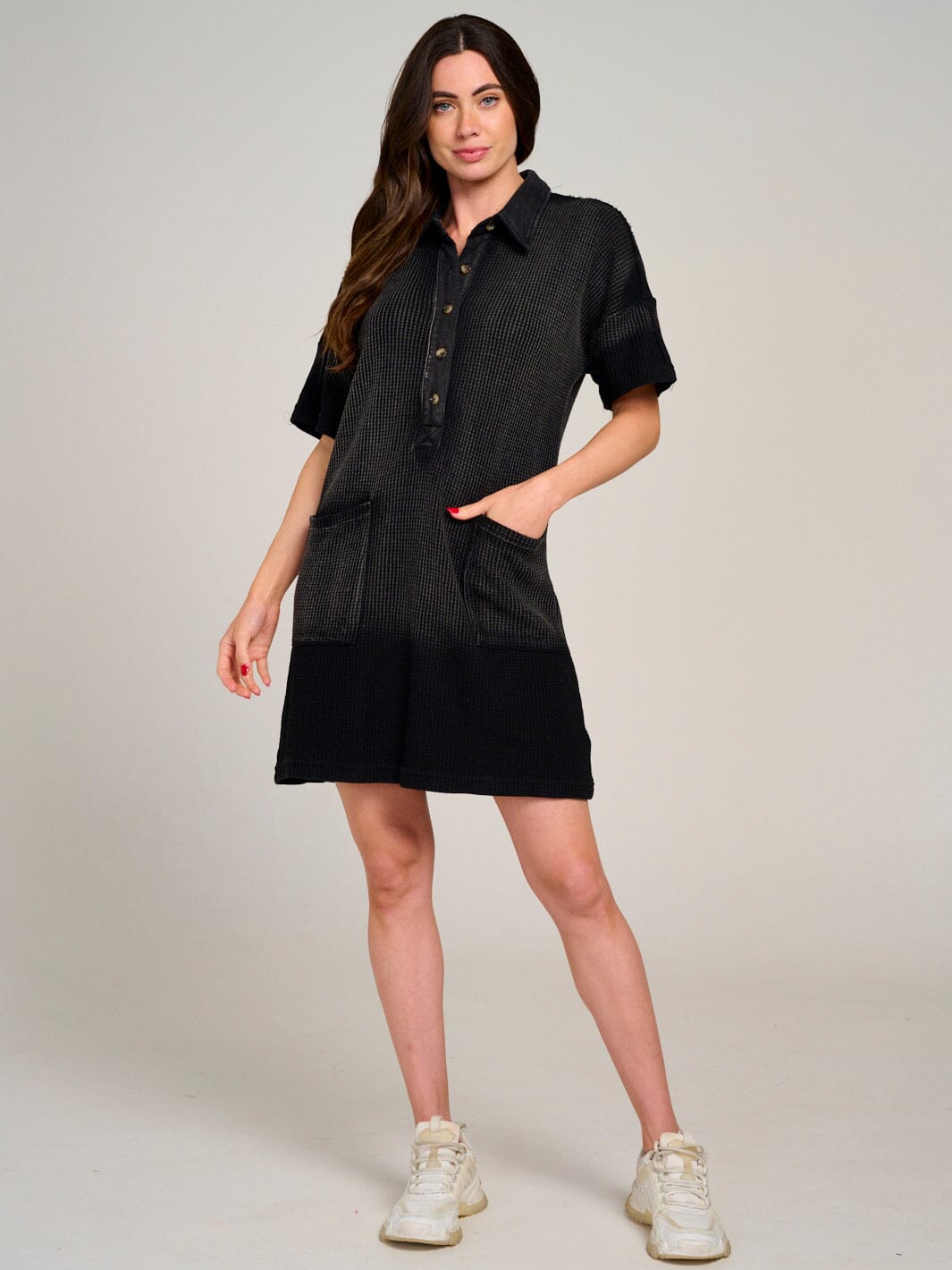 WOMEN'S SHORT SLEEVE BUTTON UP FRONT POCKETS WASHED WAFFLE MINI DRESS