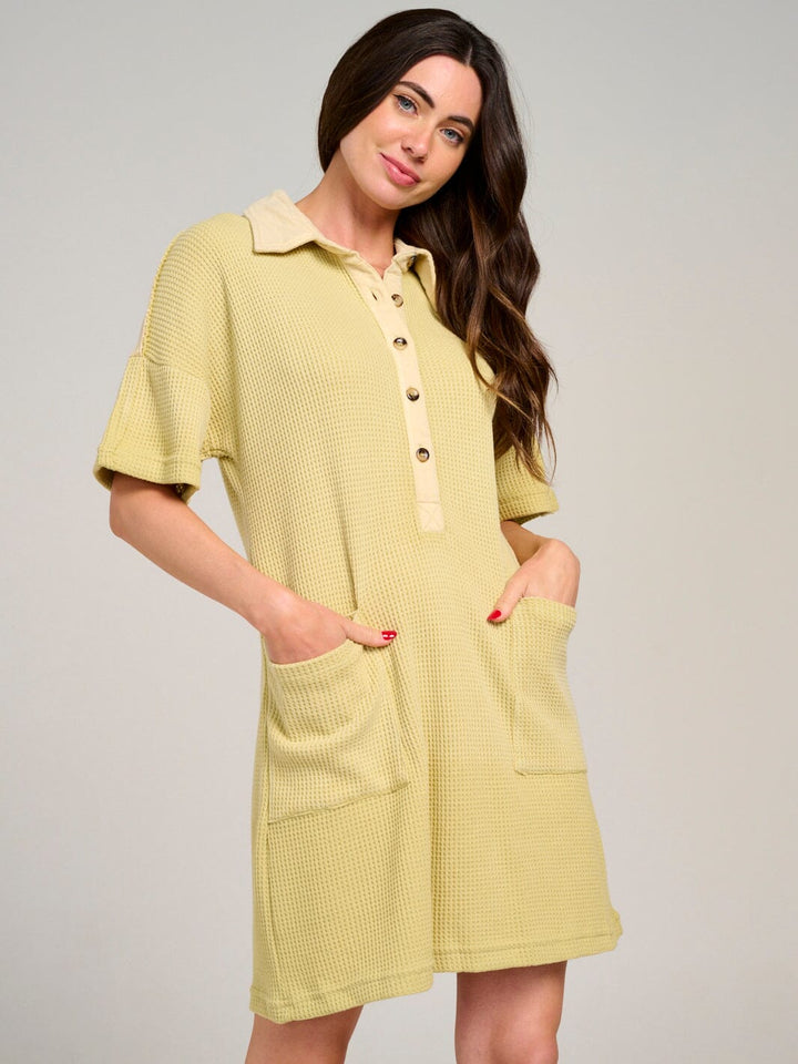 WOMEN'S SHORT SLEEVE BUTTON UP FRONT POCKETS WASHED WAFFLE MINI DRESS