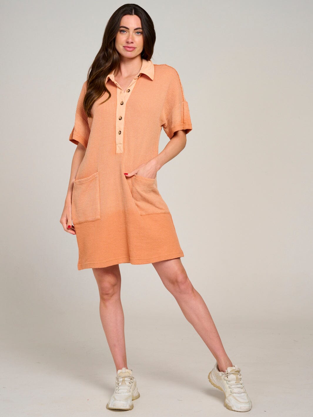 WOMEN'S SHORT SLEEVE BUTTON UP FRONT POCKETS WASHED WAFFLE MINI DRESS