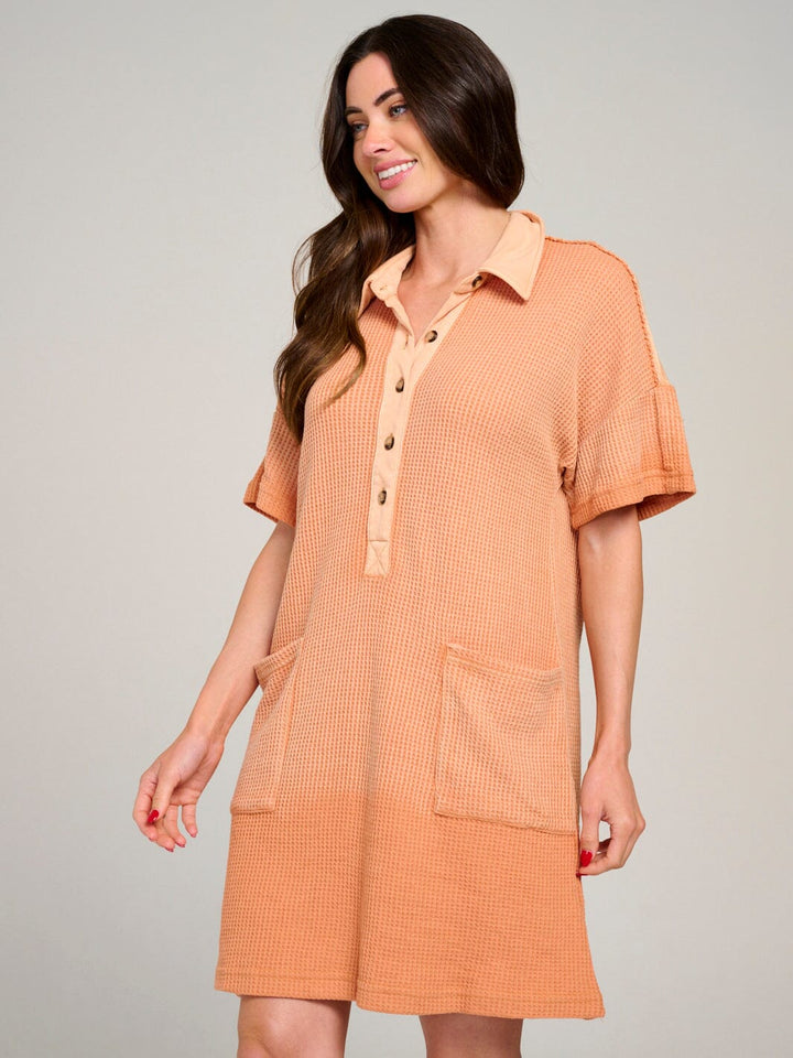 WOMEN'S SHORT SLEEVE BUTTON UP FRONT POCKETS WASHED WAFFLE MINI DRESS