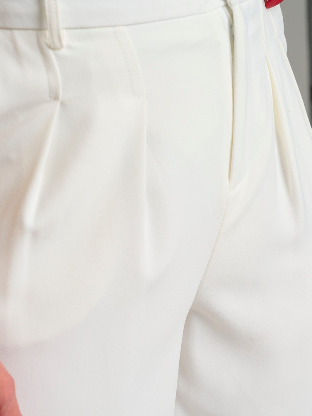 WOMEN'S BUTTON CLOSURE POCKETS BERMUDA SHORTS