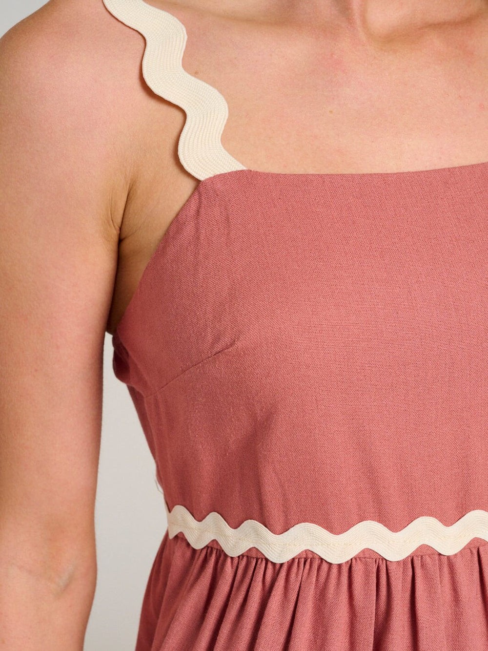 WOMEN'S SLEEVELESS SMOCK COLORBLOCK TIERED MINI DRESS