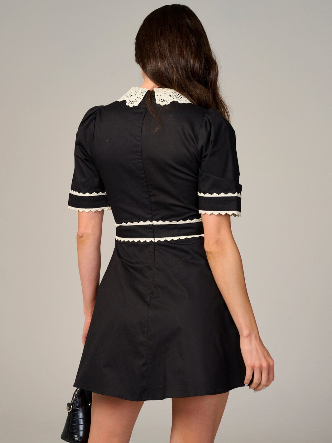 WOMEN'S SHORT SLEEVE TRIM CROCHET DETAILED MINI DRESS