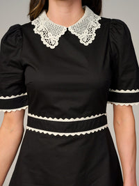 WOMEN'S SHORT SLEEVE TRIM CROCHET DETAILED MINI DRESS
