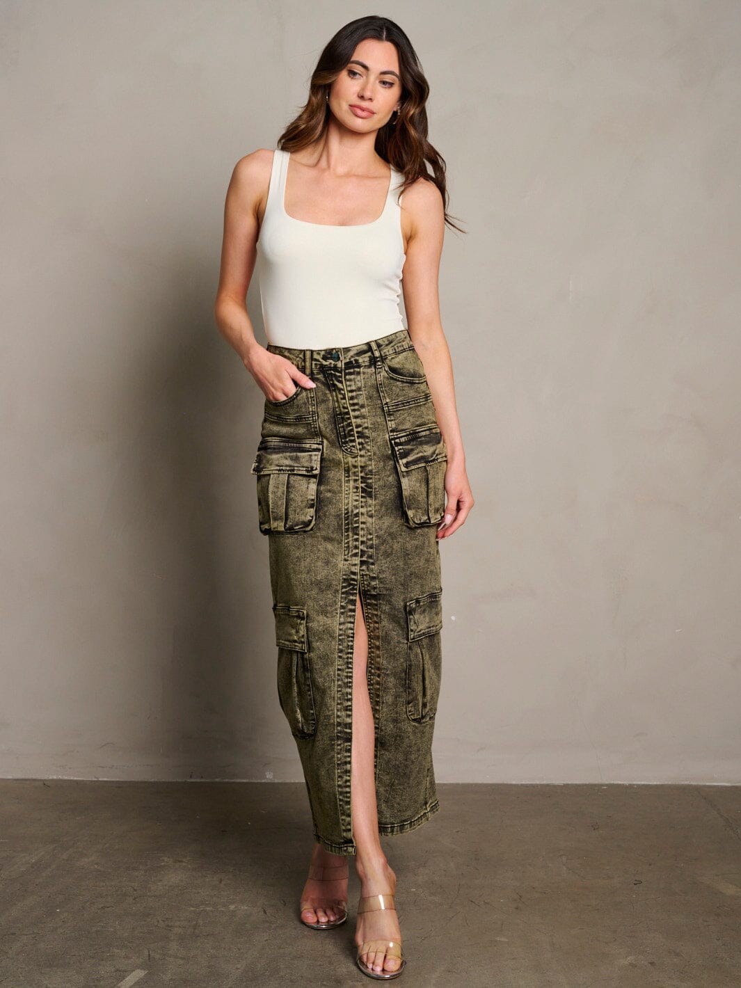 WOMEN'S BUTTON CLOSURE POCKETS FRONT SLIT DENIM WASHED MAXI SKIRT