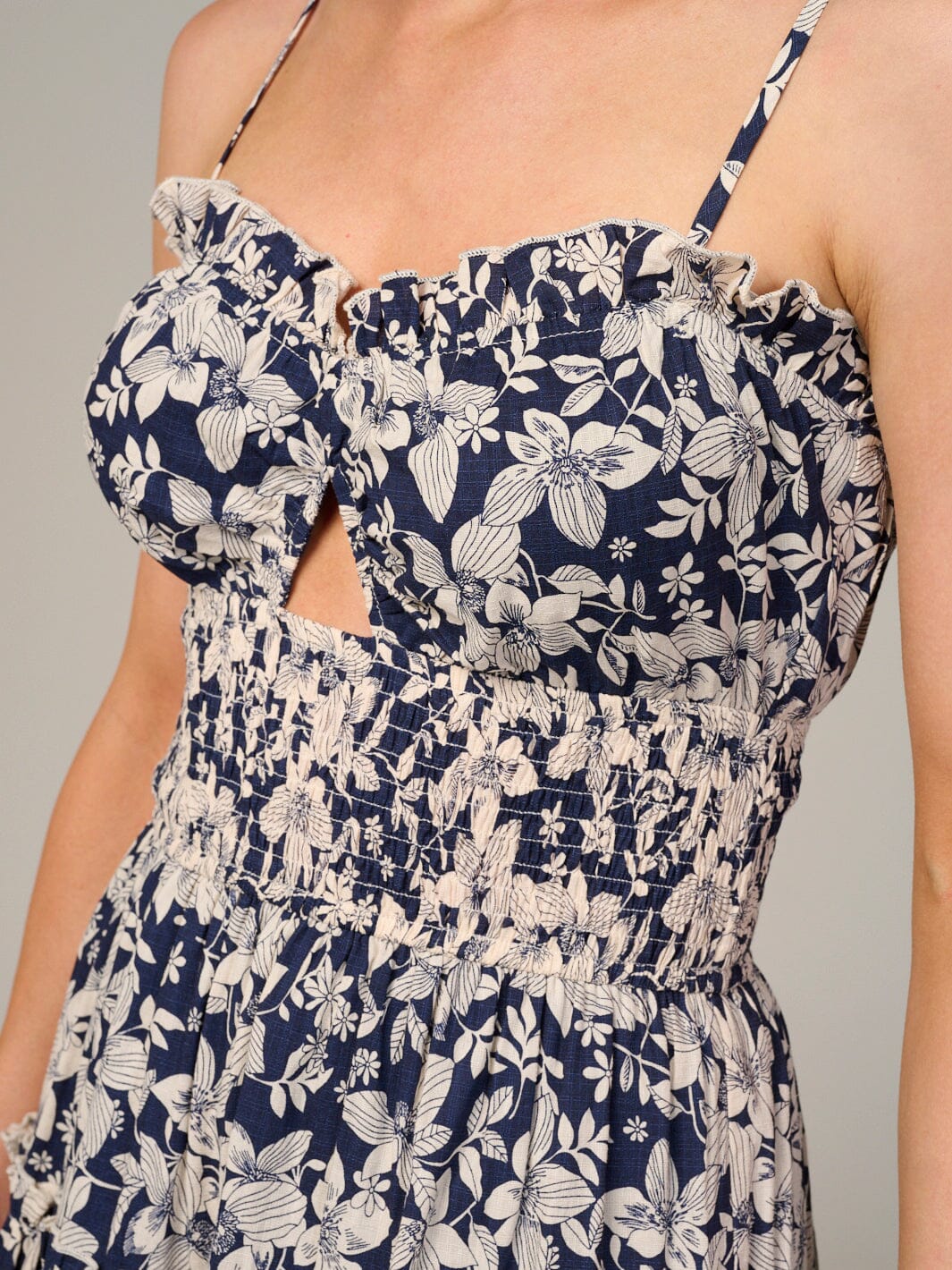 WOMEN'S SLEEVELESS SMOCK WAIST CUT OUT FLORAL MINI DRESS